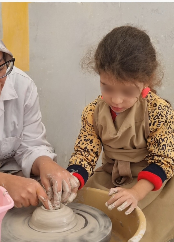 L’Institution EL YAKADA a organisé un atelier de poterie pour les enfants de la maternelle ...