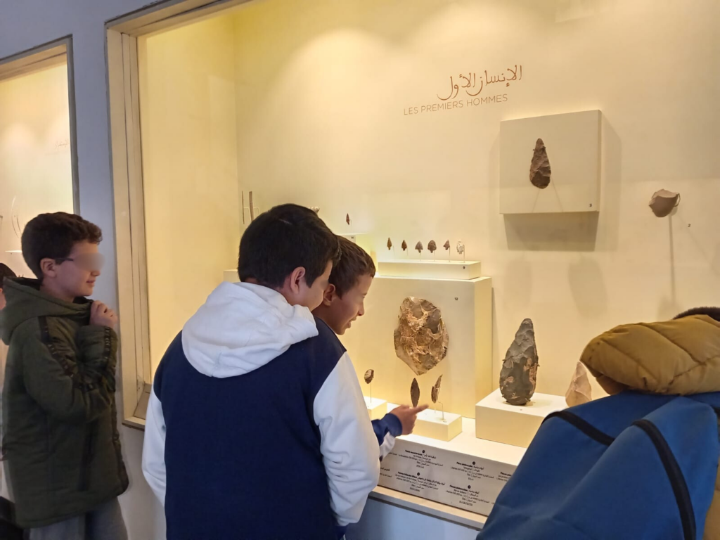 Les élèves de la 5ème année primaire ont effectué une visite culturelle et éducative au Musée ...